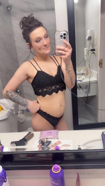 Lil bit, 32  female escort, Toledo