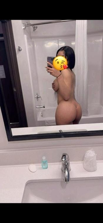 Tink, 22  female escort, Toledo