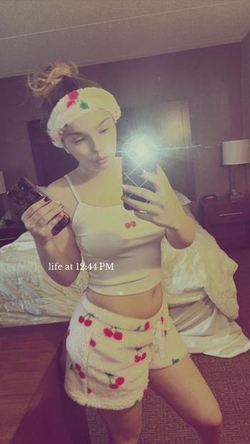 Kk, 20  female escort, Toledo